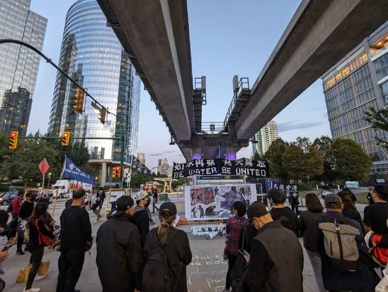 这是最近几年来规模最大的一次了，周围的港人也越来越多这是最近几年来规模最大的一次了，周围的港人也越来越多