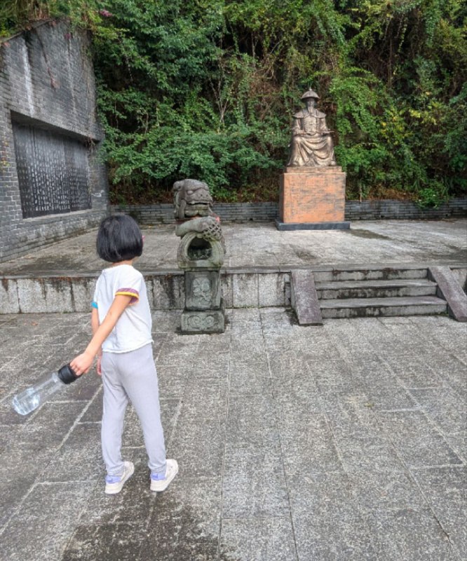 时间太快，上次带女儿爬这个山已经五年啦时间太快，上次带女儿爬这个山已经五年啦