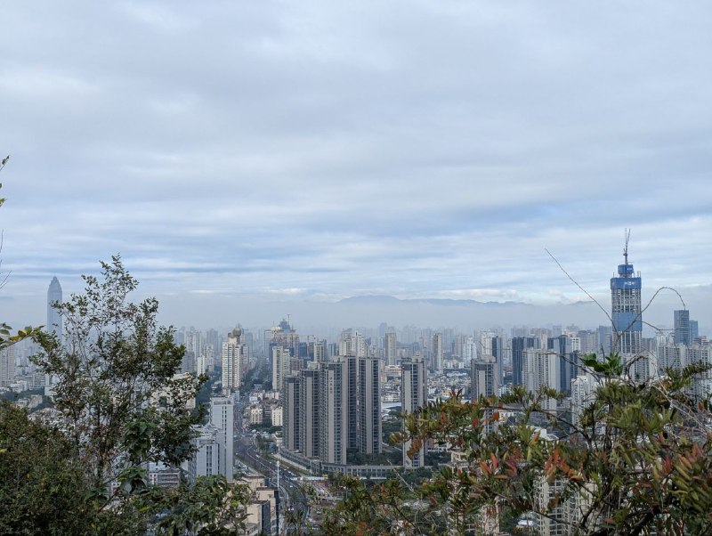 时间太快，上次带女儿爬这个山已经五年啦时间太快，上次带女儿爬这个山已经五年啦