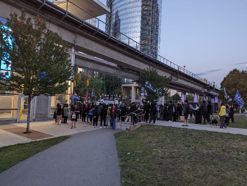 这是最近几年来规模最大的一次了，周围的港人也越来越多这是最近几年来规模最大的一次了，周围的港人也越来越多